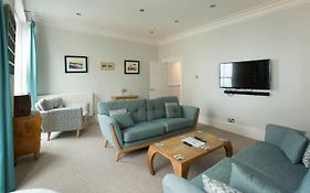 Seaside Retreat In North Bay - With Parking